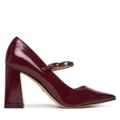 Czółenka Guess. Czerwone czółenka damskie Guess, z aplikacjami, bez obcasa, bez zapięcia. Za 719.99 zł.