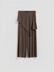 Spodnie z chustą - beżowy. Brązowe spodnie materiałowe damskie Reserved, bez wzorów, z dzianiny. Za 99.99 zł.