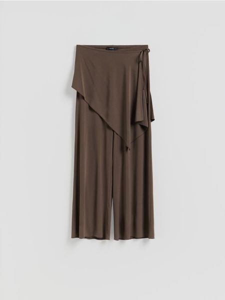Spodnie z chustą - beżowy. Brązowe spodnie materiałowe damskie Reserved, l, bez wzorów, z dzianiny. W wyprzedaży za 35.99 zł.