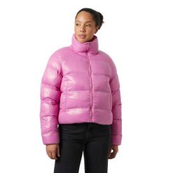 Damska kurtka puchowa Helly Hansen Jade. Czerwone kurtki damskie Helly Hansen, bez wzorów, z puchu, bez kaptura. W wyprzedaży za 750.50 zł.