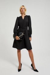 Elegancka torebka z łańcuchem czarna. Czarne torebki do ręki damskie MOODO, bez wzorów, z poliesteru, eleganckie, bez dodatków. W wyprzedaży za 59.99 zł.