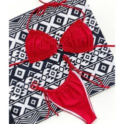 Bikini wiązane na szyi z regulacją na plażę i basen Greti. Zielone bikini damskie Intica, na lato, l, bez wzorów. W wyprzedaży za 139.00 zł.