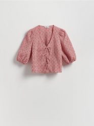 Bluzka z wiązaniami - czerwony. Czerwone bluzki damskie Reserved, l, bez wzorów, z bawełny, bez kołnierzyka, bez ramiączek. Za 119.99 zł.