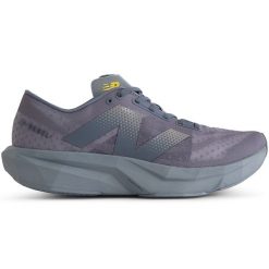 Buty unisex New Balance FuelCell Rebel v4 UFCXTD4 – szare. Szare buty sportowe męskie New Balance, z gumy, bez zapięcia, do biegania. Za 549.99 zł.