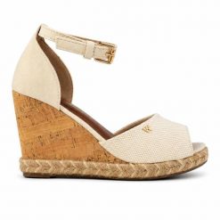 Sandały damskie na platformie Wrangler LORETTA WOMEN WEDGE. Brązowe sandały damskie Wrangler, bez wzorów, z jeansu, bez obcasa, na platformie, bez zapięcia. Za 229.00 zł.