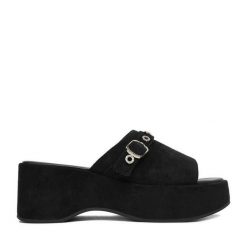 Klapki Guess Jeans. Czarne klapki damskie Guess Jeans, z aplikacjami, z jeansu, bez obcasa. Za 249.99 zł.