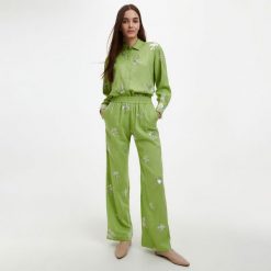 Spodnie z lnem - wielobarwny. Spodnie materiałowe damskie Reserved, l, bez wzorów, z bawełny. W wyprzedaży za 65.99 zł.