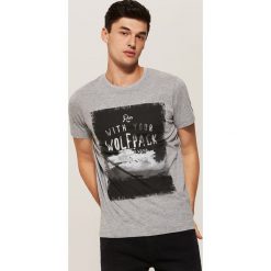 T-shirt z wilkami - Szary. Szare t-shirty męskie House. Za 39.99 zł.