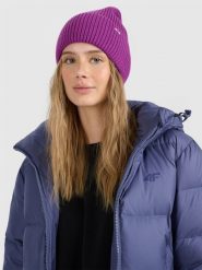 4F Czapka beanie damska - fioletowa M. Fioletowe czapki i kapelusze damskie 4f, na zimę, bez wzorów, z wiskozy, eleganckie. Za 59.99 zł.