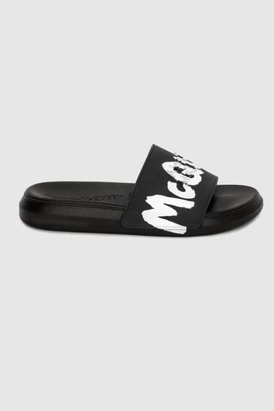 ALEXANDER MCQUEEN Czarne klapki męskie z białym logo, Rozmiar 41. Czarne klapki męskie alexander mcqueen. W wyprzedaży za 899.99 zł.