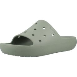 Klapki Crocs Model Classic Slide V2 Kolor Zielony. Zielone klapki damskie Crocs, bez wzorów, z gumy, sportowe, bez obcasa. Za 197.00 zł.