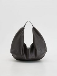 Torebka hobo - ciemnobrązowy. Brązowe torebki do ręki damskie Reserved, bez wzorów, ze skóry, bez dodatków. Za 159.99 zł.