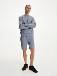 Szorty regular fit - jasnoszary. Szare szorty męskie Reserved, l, bez wzorów, z bawełny. Za 99.99 zł.