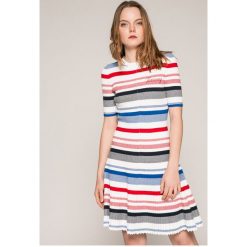 Tommy Jeans - Sukienka. Sukienki damskie marki Tommy Jeans. W wyprzedaży za 399.90 zł.