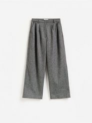 Spodnie z dodatkiem wełny - szary. Szare spodnie materiałowe damskie Reserved, l, bez wzorów, z tkaniny. Za 239.99 zł.