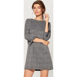 Sukienka mini w kratkę - Czarny. Sukienki damskie marki Mohito. W wyprzedaży za 59.99 zł.