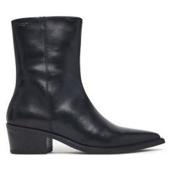 Botki Vagabond Shoemakers. Czarne botki damskie Vagabond Shoemakers, bez obcasa, na słupku, bez zapięcia. Za 739.99 zł.