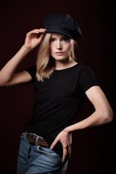 Koszulka Cała Czarna. Czarne t-shirty damskie Hultaj Polski, l, bez wzorów, z dzianiny, bez kołnierzyka. Za 159.00 zł.