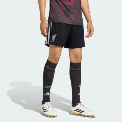 Spodenki z trzeciego zestawu Liverpool FC 26/27. Czarne krótkie spodenki sportowe męskie Adidas, l, z aplikacjami, z materiału, do piłki nożnej, climacool (adidas). Za 199.00 zł.