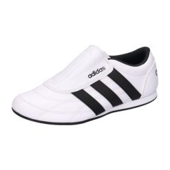 Kobiece trampki adidas Tekwen. Białe trampki i tenisówki damskie Adidas, bez wzorów, z gumy, eleganckie, bez zapięcia. Za 308.50 zł.