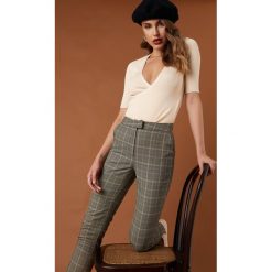 NA-KD Kopertowy sweter z krótkim rękawem - White. Swetry damskie marki NA-KD. Za 121.95 zł.