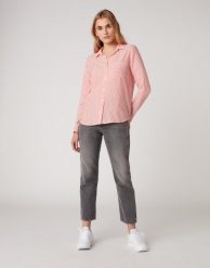 WRANGLER 1PKT STRIPE SHIRT DAMSKA KOSZULA BITTERSWEET RED W5R4TIXBO 112130312. Czerwone bluzki damskie Wrangler, s, bez wzorów, bez kołnierzyka, bez ramiączek. Za 129.99 zł.