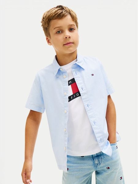 Tommy Hilfiger Koszula Essential KB0KB09554 M Niebieski jasny Regular Fit. Niebieskie koszule dla chłopców Tommy Hilfiger, bez wzorów, z bawełny, bez kołnierzyka, bez ramiączek. Za 177.99 zł.
