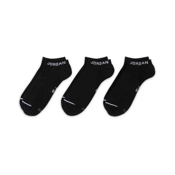 Skarpety męskie nike air jordan jumpman no-show socks 3 pary. Czarne legginsy sportowe męskie Nike, l, bez wzorów, do piłki nożnej. Za 69.00 zł.
