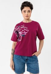 Koszulka z kwiatowym nadrukiem T-NEKO. Czerwone t-shirty damskie Volcano, m, bez wzorów, z bawełny, klasyczne, z asymetrycznym kołnierzem. Za 69.99 zł.