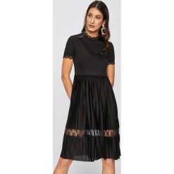Jacqueline de Yong - Sukienka. Sukienki damskie marki Jacqueline de Yong. Za 119.90 zł.