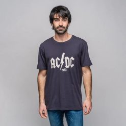 T-shirt AC/DC rozmiar XXL. T-shirty męskie ac/dc, m, bez wzorów, bez kołnierzyka. Za 94.34 zł.
