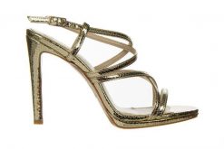 Sandały Bayla-187 589-1127 Gold 187130, Złoty, Skóra ekologiczna - 38. Żółte sandały damskie Bayla, bez wzorów, z lakierowanej skóry, bez obcasa, na platformie, bez zapięcia. W wyprzedaży za 152.10 zł.