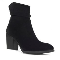 Botki Lasocki. Czarne botki damskie Lasocki, bez obcasa, na słupku, bez zapięcia. Za 269.99 zł.