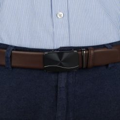 Pasek męski skórzany 3,5 cm klamra automatyczna Beltimore brązowy 51-562 : Kolory - brązowy, beżowy, Rozmiar pasków - r.110-125 cm. Brązowe paski damskie bez wzorów, ze skóry, wizytowe. Za 64.99 zł.
