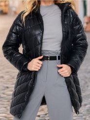 Płaszcz - czarny. Czarne płaszcze damskie Sinsay, l, bez wzorów, z materiału, bez kaptura. Za 65.99 zł.