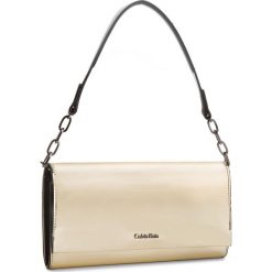 Torebka CALVIN KLEIN - Instant Clutch On Chain Metalic K50K604195 702. Torebki do ręki damskie marki Calvin Klein. W wyprzedaży za 389.00 zł.
