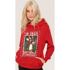 Bluza ze świątecznym nadrukiem - Czerwony. Czerwone bluzy damskie House, z nadrukiem. Za 89.99 zł.