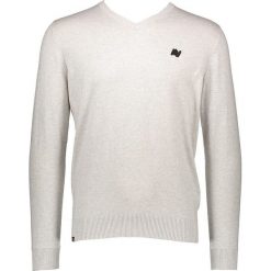 Sweter "Team" w kolorze jasnoszarym. Szare swetry przez głowę męskie marki khujo, z kaszmiru, z okrągłym kołnierzem. W wyprzedaży za 159.95 zł.