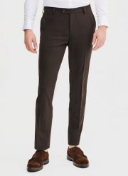 PAKO LORENTE – Brązowe spodnie garniturowe. Brązowe eleganckie spodnie męskie Pako Lorente, m, bez wzorów, z poliesteru. Za 899.99 zł.