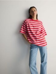 T-shirt oversize - wielobarwny. T-shirty damskie Reserved, l, bez wzorów, z bawełny, bez kołnierzyka. W wyprzedaży za 39.99 zł.