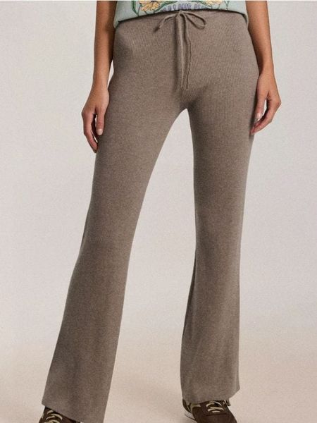 Spodnie flare - beżowy. Brązowe spodnie materiałowe damskie Sinsay, l, bez wzorów. Za 39.99 zł.