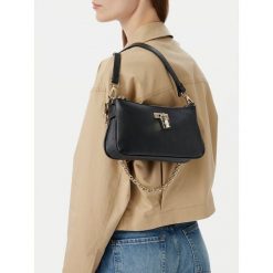 Torebka Nine West. Czarne torebki do ręki damskie Nine West, bez wzorów, klasyczne, bez dodatków. Za 229.99 zł.