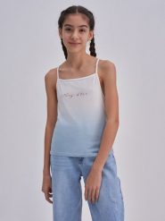 Top dziewczęcy z dzianiny bambusowej niebieski Rozalia 400. Niebieskie t-shirty i topy dla dziewczynek Big Star, z aplikacjami, z dzianiny, bez ramiączek. W wyprzedaży za 19.99 zł.