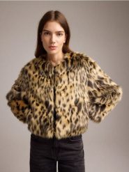 Kurtka ze sztucznego futerka - wielobarwny. Kurtki damskie Reserved, l, bez wzorów, bez kaptura. W wyprzedaży za 99.99 zł.