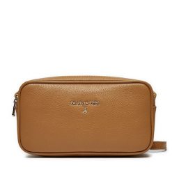 Torebka Patrizia Pepe. Brązowe listonoszki damskie Patrizia Pepe, bez wzorów, bez dodatków. Za 489.99 zł.