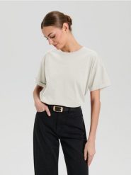 Bawełniana koszulka z krótkimi rękawami - kremowy. Białe t-shirty damskie Sinsay, l, bez wzorów, z bawełny, bez kołnierzyka. Za 19.99 zł.
