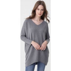 Szary Sweter Kayleigh. Szare swetry damskie Born2be, l, bez wzorów, z materiału, bez kołnierzyka, bez ramiączek, długie, bez kaptura. Za 69.99 zł.