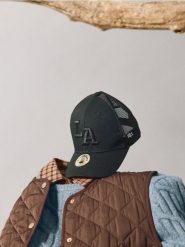 Czapka z daszkiem z haftem LA - czarny. Czarne czapki i kapelusze męskie Sinsay, bez wzorów. Za 25.99 zł.