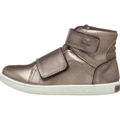 Skórzane sneakersy w kolorze miedzianym. Żółte trampki i tenisówki dziewczęce Primigi, bez wzorów, z gore-texu, bez zapięcia. W wyprzedaży za 219.95 zł.