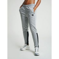 Spodnie Hummel slim Lessi. Szare spodnie dresowe damskie Hummel, xs, bez wzorów, z dresówki. Za 201.00 zł.